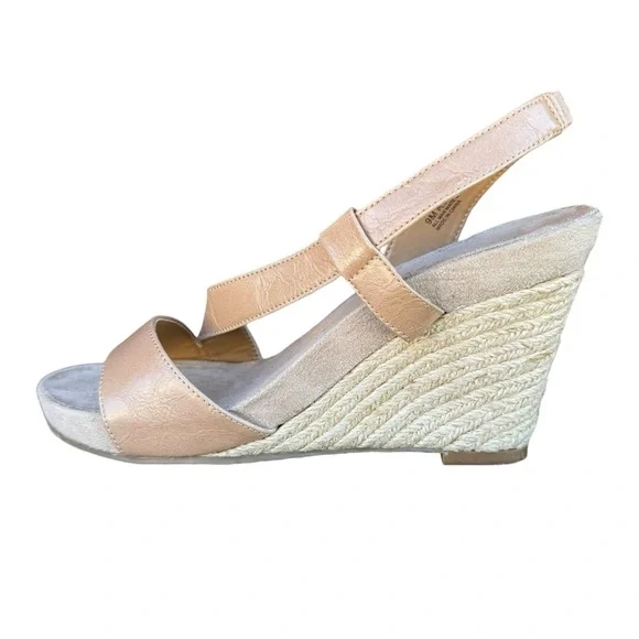 AEROSOLES  Women's Plush Baby Wedge Sandals Sz 9M Nude Faux Leather Slingback - Picture 2 of 10